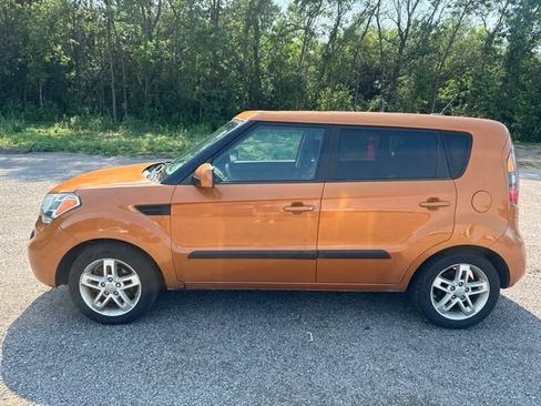 Used 2011 Kia Soul + FWD image 5