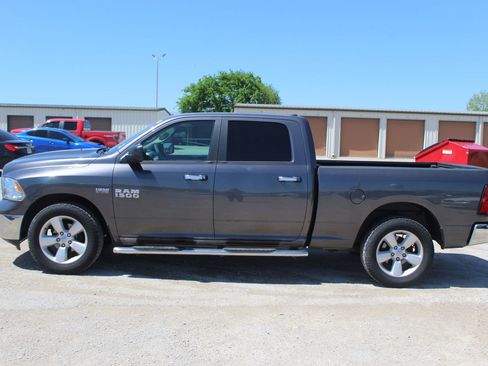 Used 2016 RAM 1500 Classic SLT AWD/4WD image 3