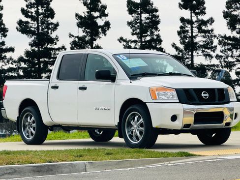 Used 2010 Nissan Titan XE RWD image 1