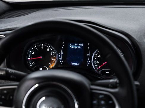 Used 2018 Jeep Renegade Latitude image 23