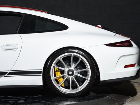 Used 2016 Porsche 911 R RWD image 23