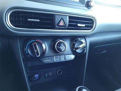 Used 2021 Hyundai Kona SEL image 11