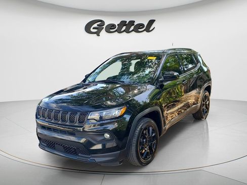 Used 2023 Jeep Compass Altitude image 1