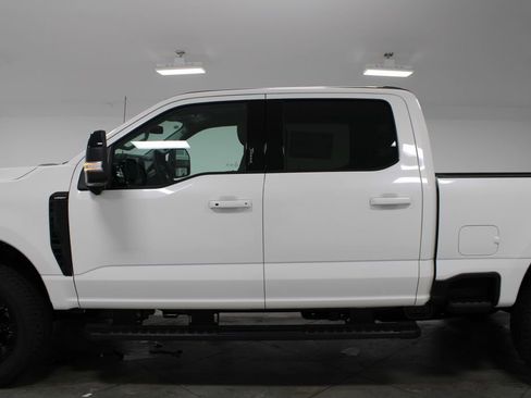 New 2026 Ford F250 Lariat w/ Black Appearance Package image 5