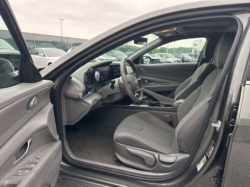 Used 2025 Hyundai Elantra SEL FWD image 43
