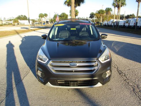 Used 2017 Ford Escape Titanium image 2