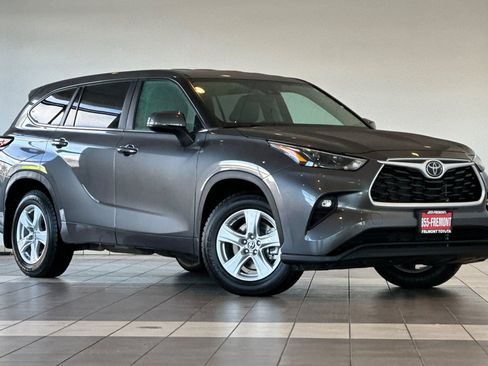 Certified 2024 Toyota Highlander LE image 2
