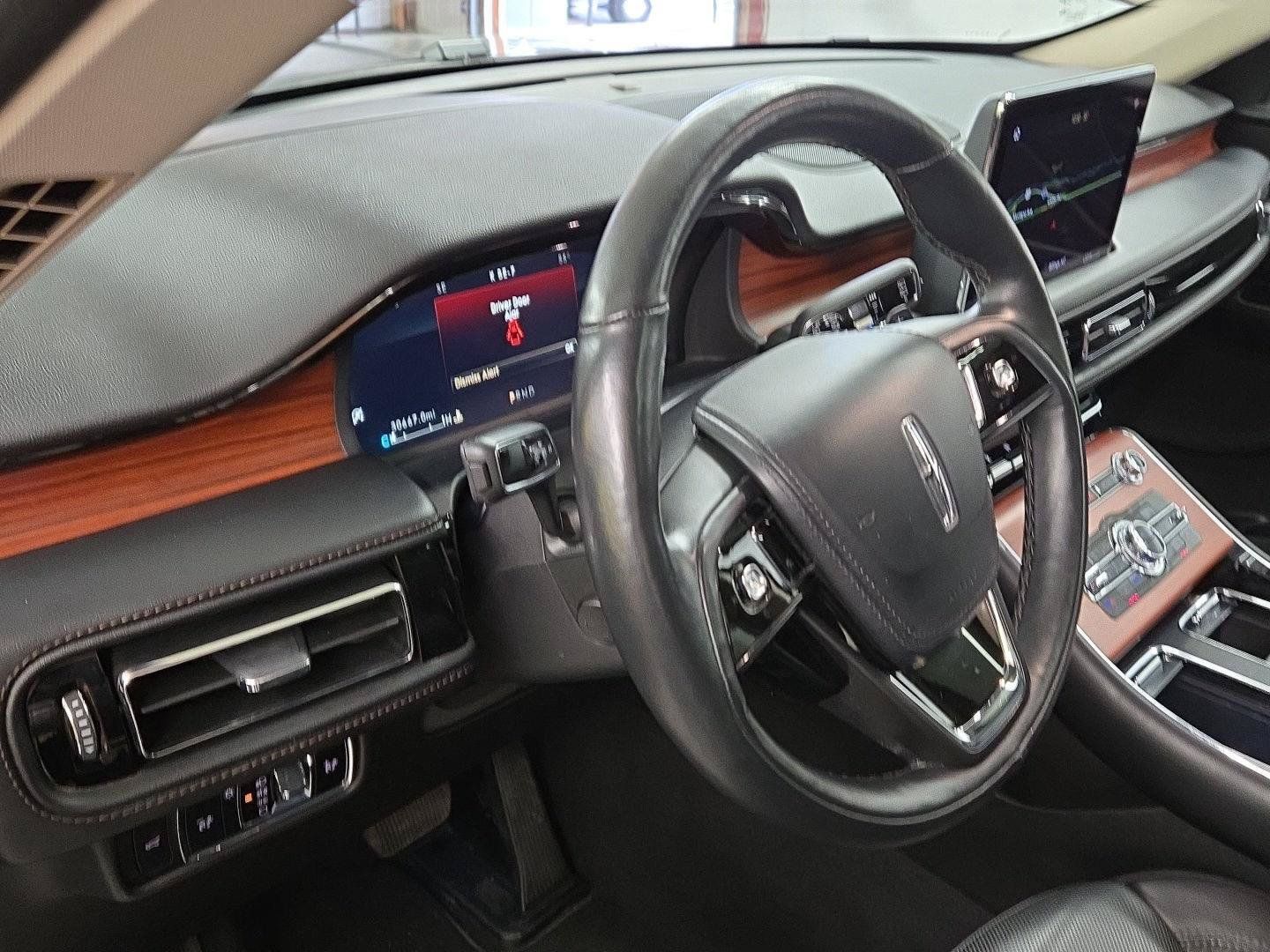 Used 2024 Lincoln Aviator Reserve AWD/4WD image 5