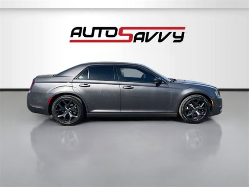 Used 2022 Chrysler 300 S image 8