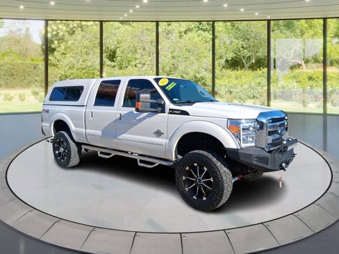 Used 2012 Ford F250 Lariat w/ Lariat Interior Pkg image 3