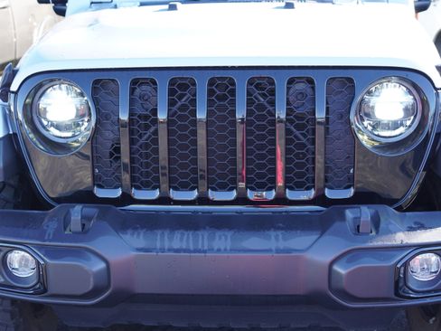 Used 2022 Jeep Gladiator Willys image 48
