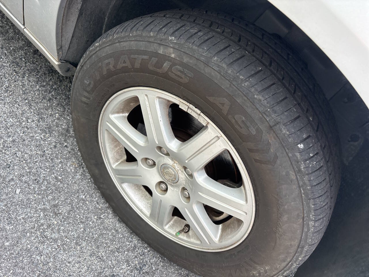 Used 2010 Chrysler Town & Country Touring FWD image 5