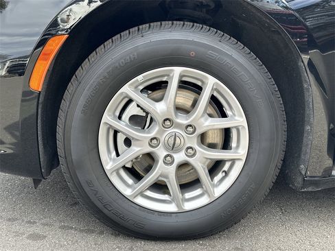 Used 2025 Chrysler Pacifica Select image 14