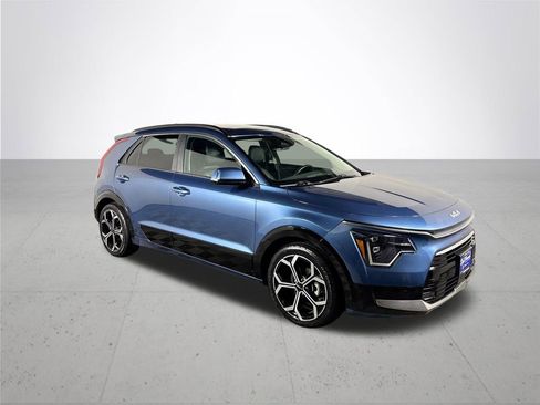 Used 2023 Kia Niro SX Touring image 4