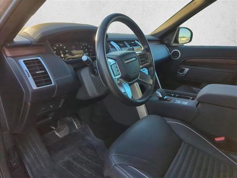 Used 2024 Land Rover Discovery Dynamic SE image 11