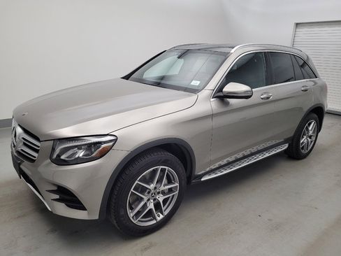 Used 2019 Mercedes-Benz GLC 300 4MATIC image 2