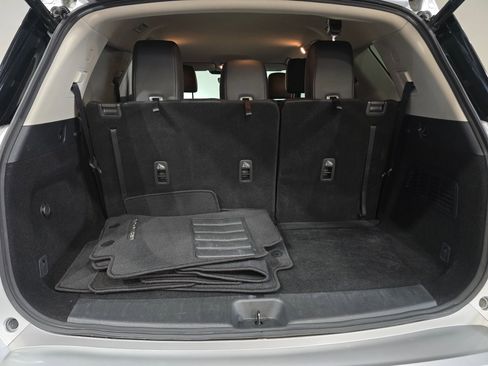 Used 2025 Nissan Pathfinder SL image 42