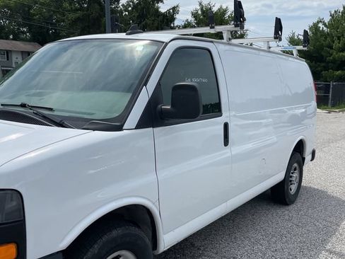 Used 2023 GMC Savana 2500 w/ Driver Convenience Package RWD image 3