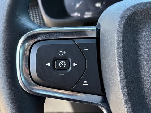 Used 2022 Volvo XC40 T5 R-Design w/ Advanced Package image 16