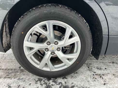 Used 2019 Chevrolet Equinox LT w/ Sun & Navigation Package image 11