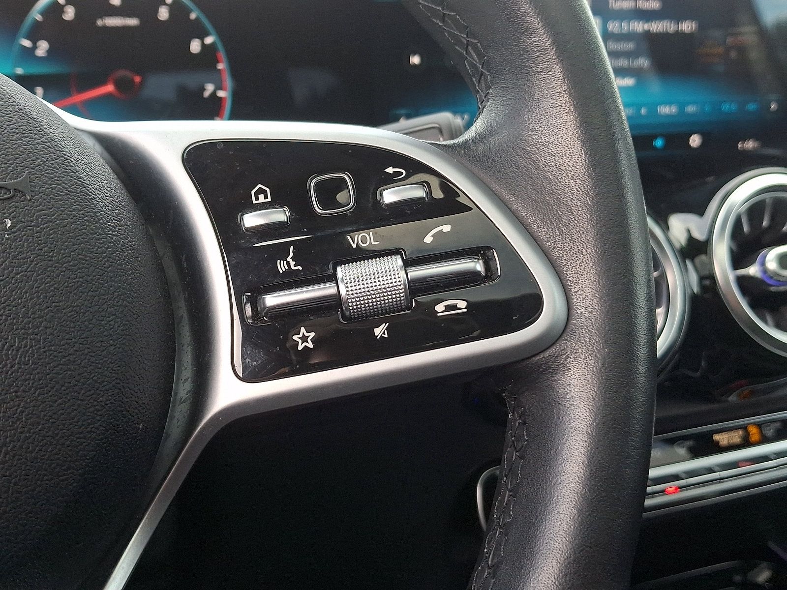 Used 2021 Mercedes-Benz GLB 250 4MATIC image 22