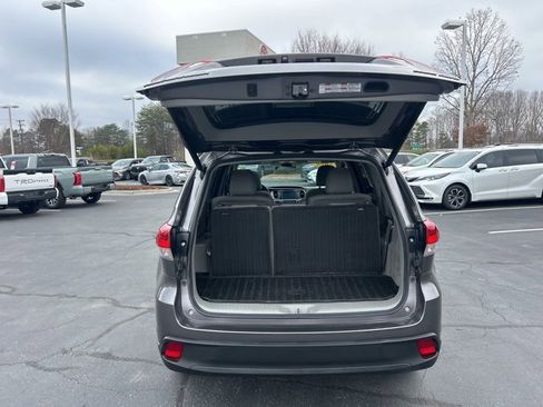 Used 2018 Toyota Highlander XLE image 7