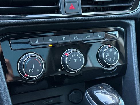 Used 2023 Volkswagen Taos SE w/ Panoramic Sunroof Package image 20