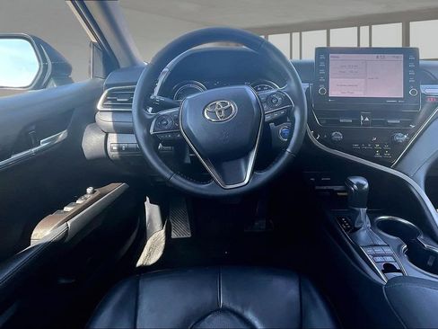 Used 2022 Toyota Camry XSE FWD image 6