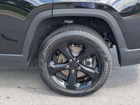 Used 2024 Jeep Grand Cherokee L Limited w/ Luxury Tech Group II AWD/4WD image 8