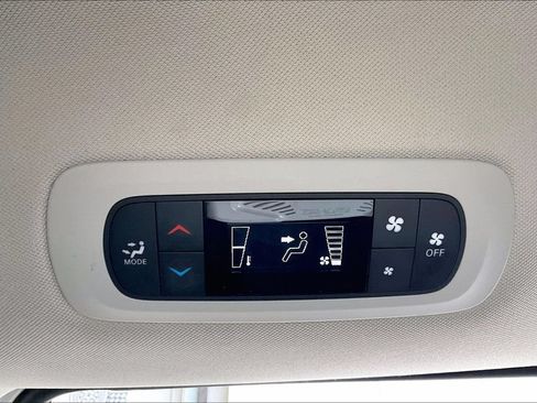 Used 2023 Chrysler Voyager LX FWD image 16
