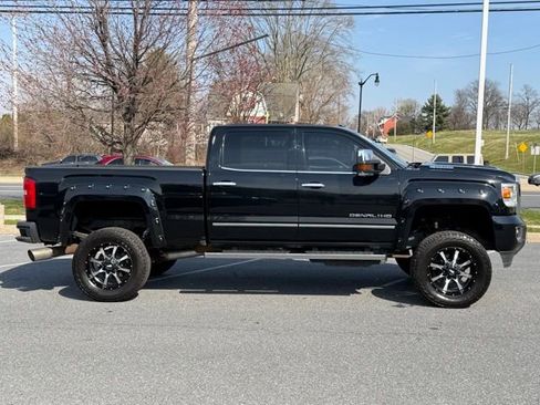 Used 2018 GMC Sierra 3500 Denali image 16