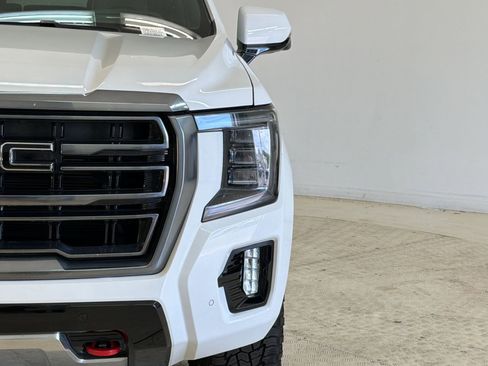 Used 2023 GMC Yukon AT4 w/ Technology Package AWD/4WD image 11