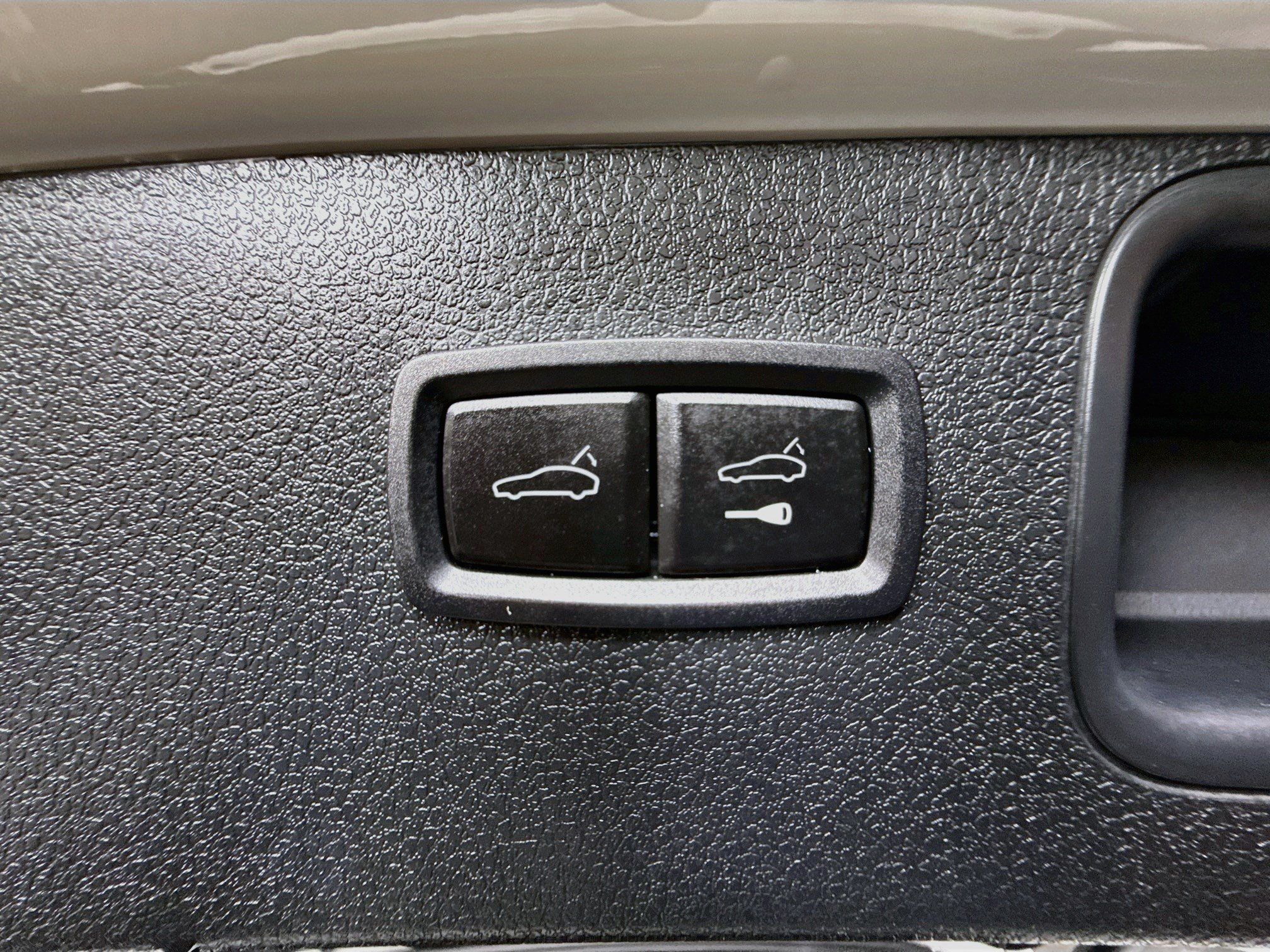 Used 2024 Porsche Macan w/ Premium Plus Package AWD/4WD image 42