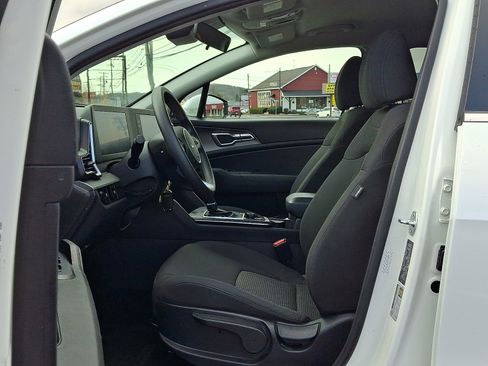 Used 2024 Kia Sportage LX image 13