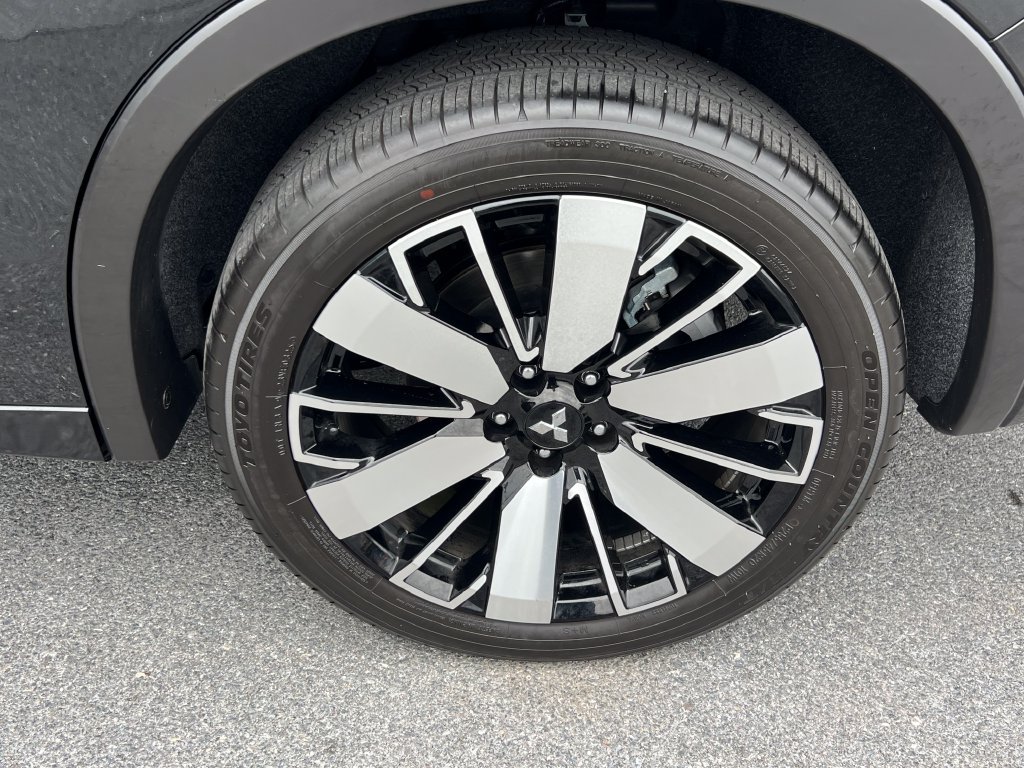 Used 2025 Mitsubishi Outlander AWD image 15
