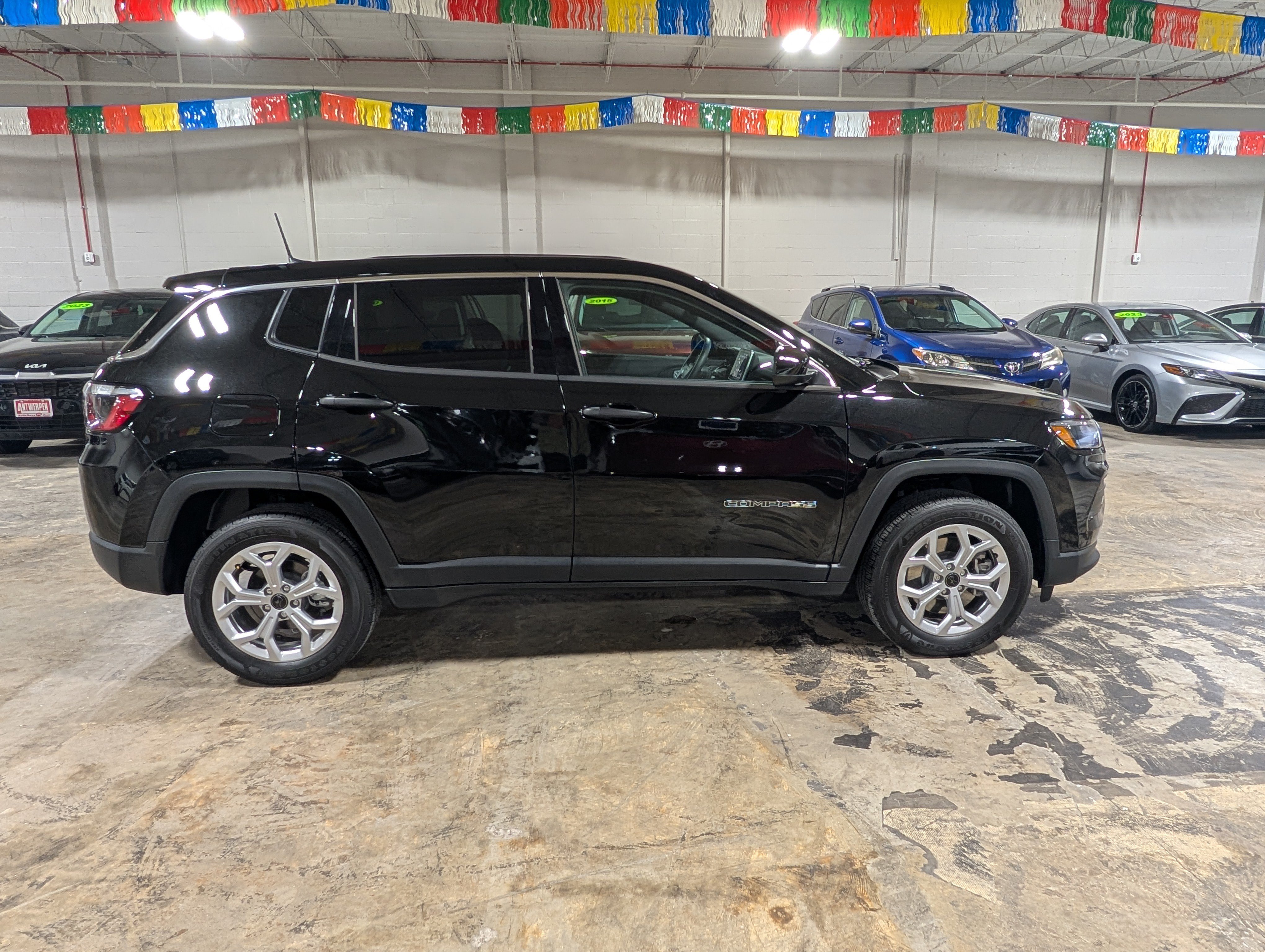Used 2025 Jeep Compass Sport AWD/4WD image 2