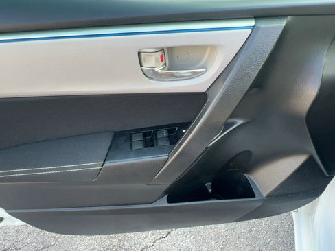 Used 2015 Toyota Corolla LE FWD image 17