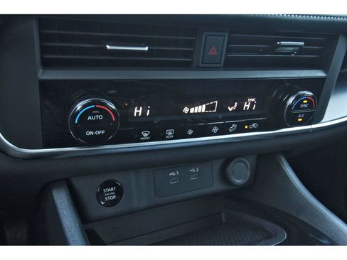 Certified 2025 Nissan Rogue SV image 25