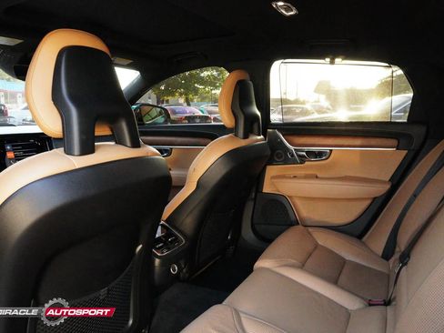 Used 2017 Volvo S90 T6 Inscription w/ Vision Package image 27