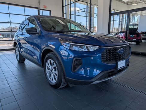 Used 2023 Ford Escape Active image 1