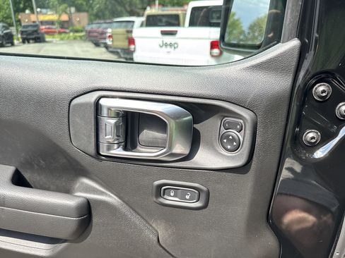 New 2025 Jeep Gladiator Willys image 17