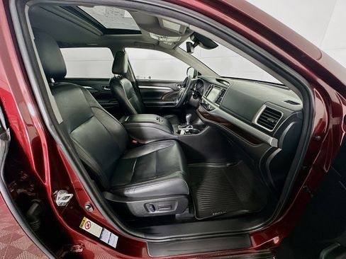 Used 2017 Toyota Highlander XLE image 33