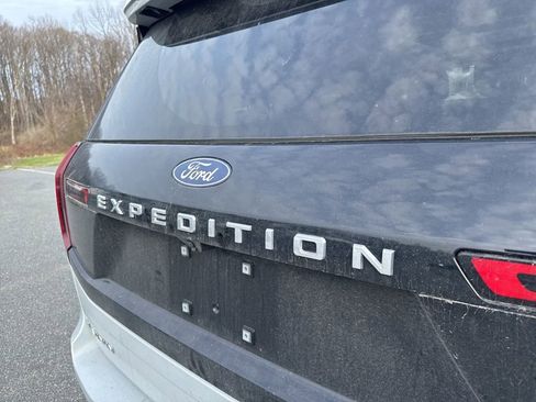 Used 2025 Ford Expedition Platinum image 7