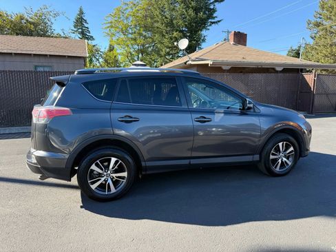 Used 2018 Toyota RAV4 XLE image 3