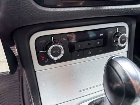 Used 2014 Volkswagen Touareg TDI image 20