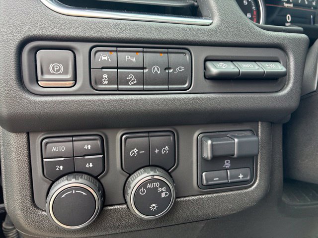 Used 2021 Chevrolet Tahoe Premier w/ Premium Package AWD/4WD image 16