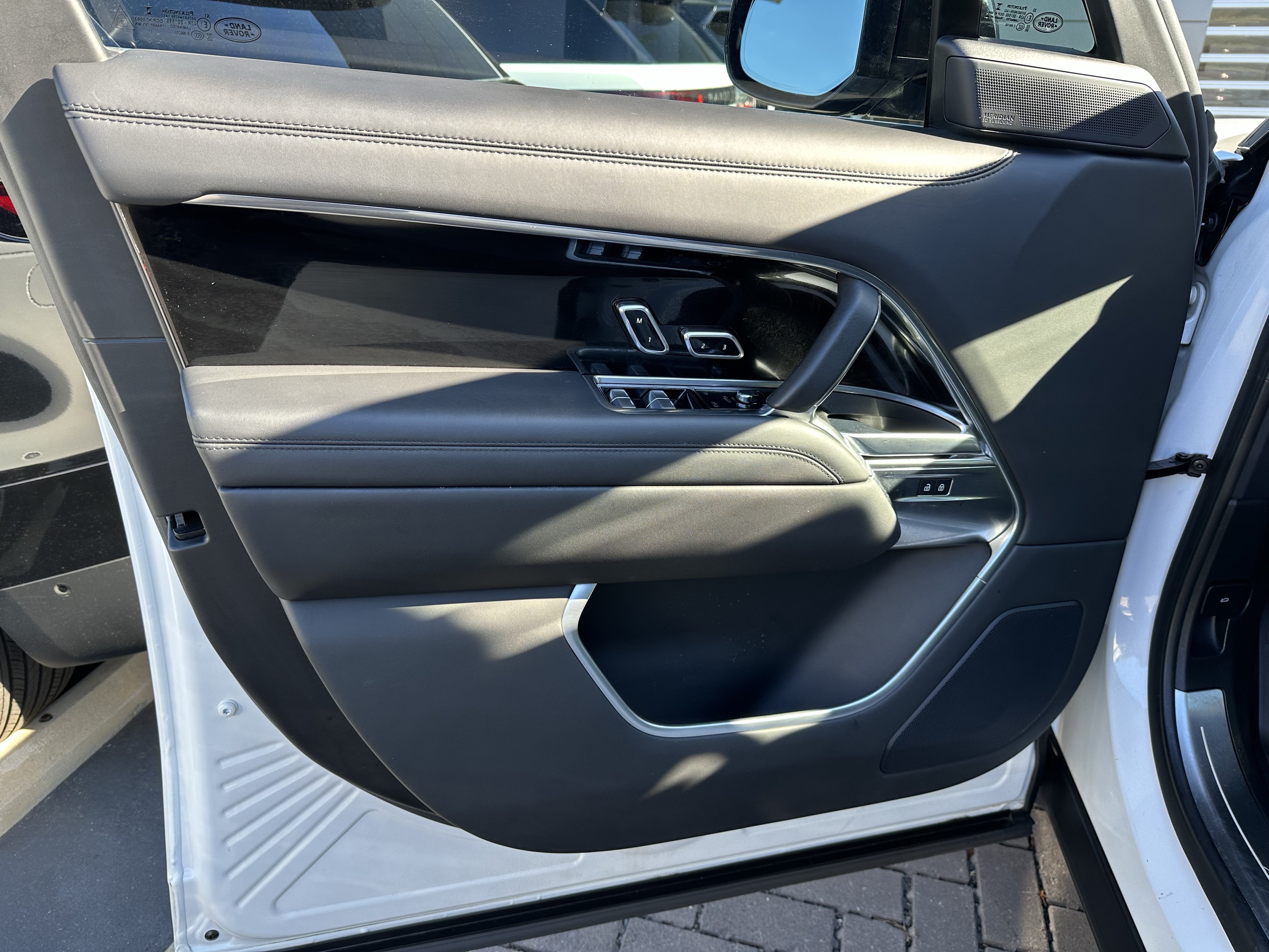Certified 2023 Land Rover Range Rover SE AWD/4WD image 12