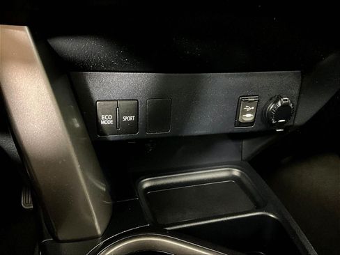 Used 2018 Toyota RAV4 LE w/ All Weather Liner Package FWD image 16