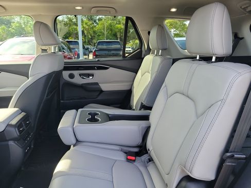 Used 2023 Honda Pilot Touring image 14