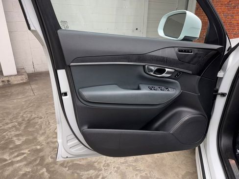 Used 2020 Volvo XC90 T6 Momentum image 11